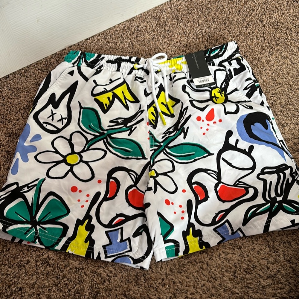 NWT no boundaries mens prints white shorts w/ pockets size small (28-30)